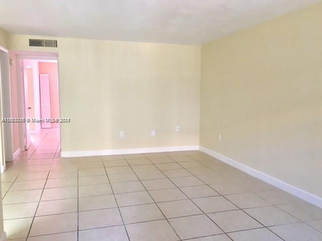 Recently Rented: $1,950 (1 beds, 2 baths, 741 Square Feet)