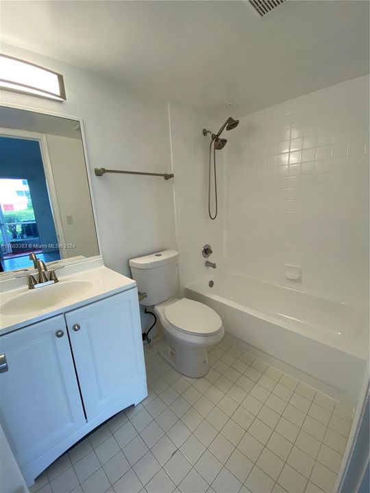 For Rent: $1,750 (1 beds, 1 baths, 811 Square Feet)