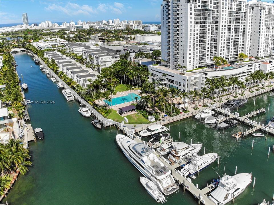 For Sale: $1,298,000 (2 beds, 2 baths, 1270 Square Feet)