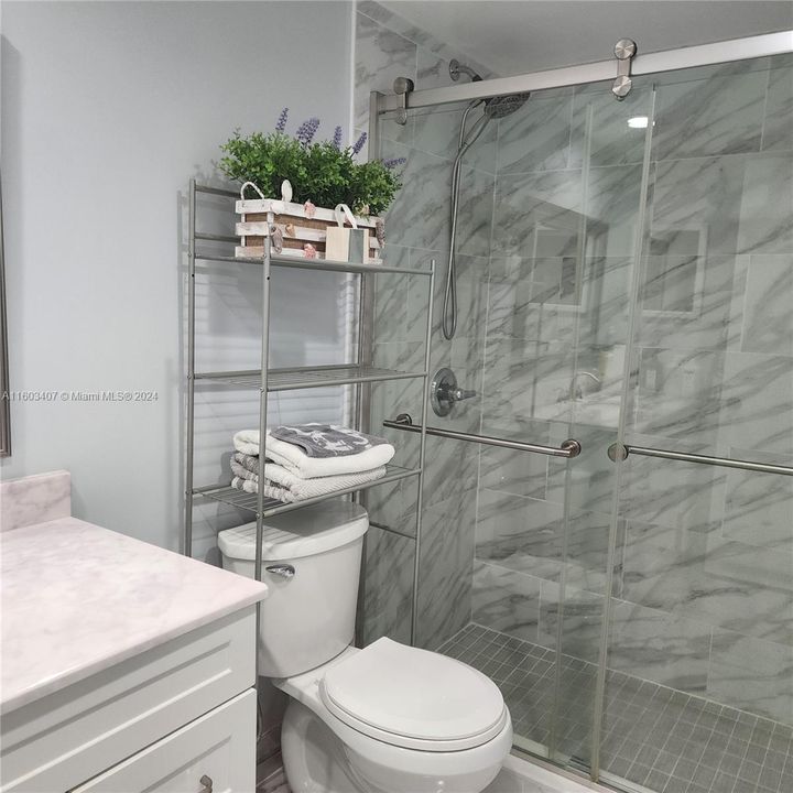 Active With Contract: $1,600 (1 beds, 1 baths, 627 Square Feet)