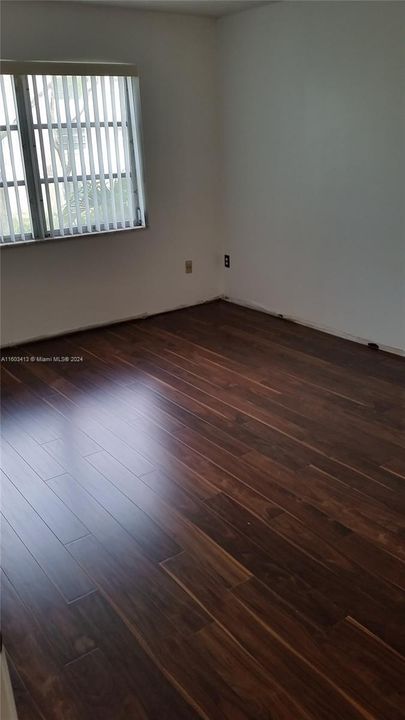 Recently Rented: $1,900 (1 beds, 1 baths, 712 Square Feet)