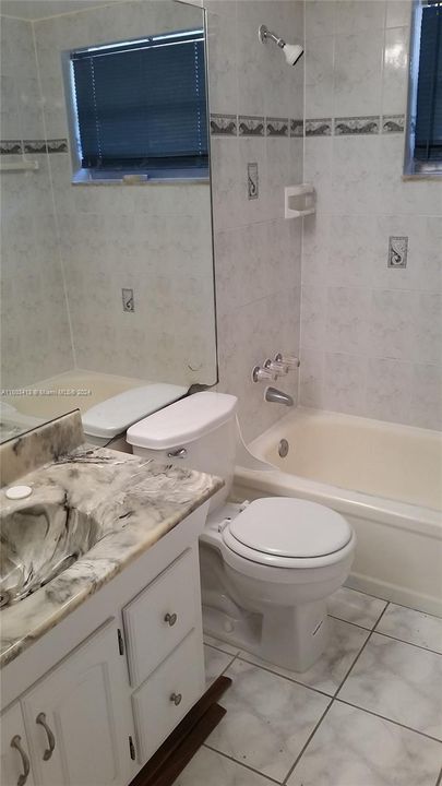 For Rent: $1,900 (1 beds, 1 baths, 712 Square Feet)