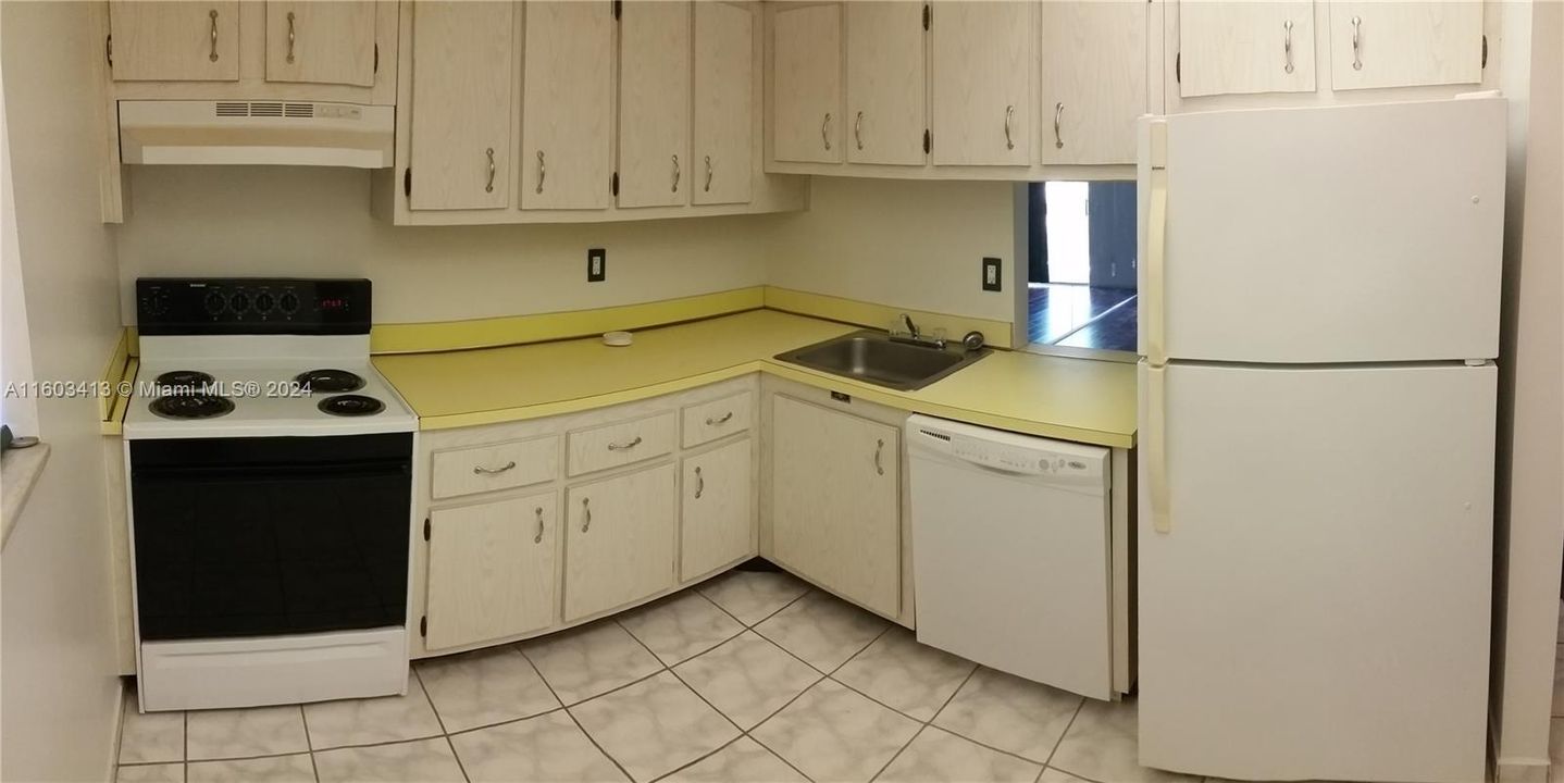 For Rent: $1,900 (1 beds, 1 baths, 712 Square Feet)