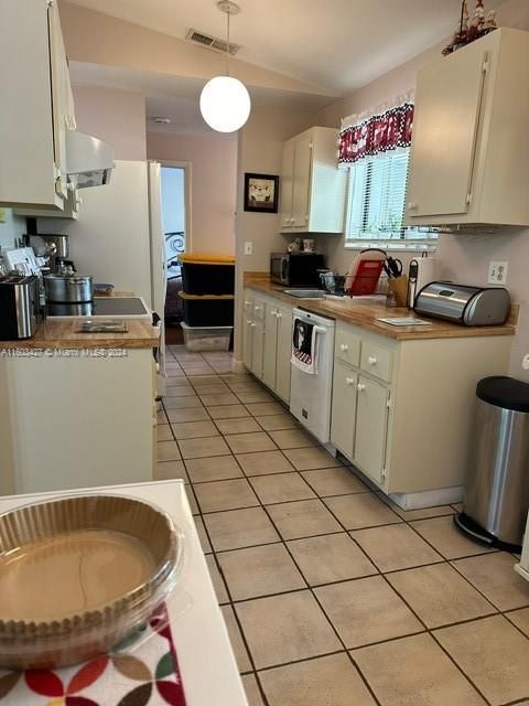 For Rent: $2,700 (2 beds, 2 baths, 1190 Square Feet)