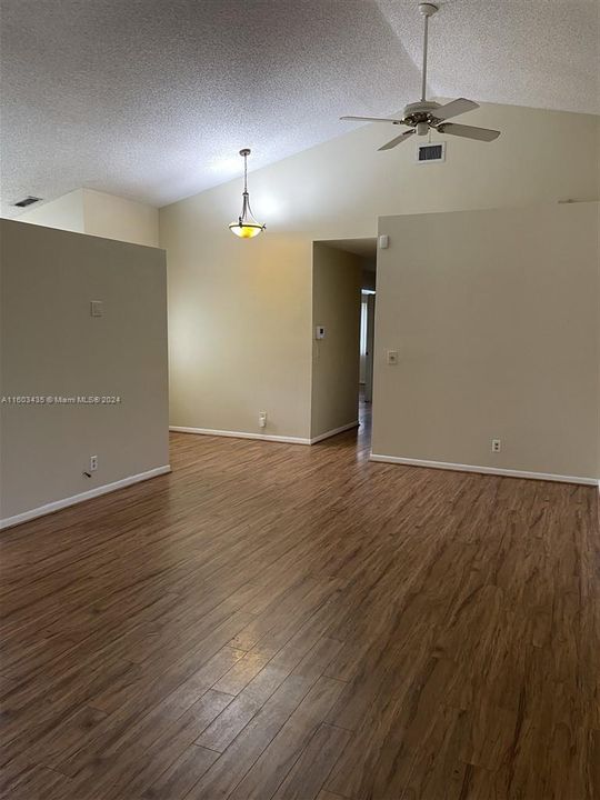 Recently Rented: $3,000 (3 beds, 2 baths, 1326 Square Feet)