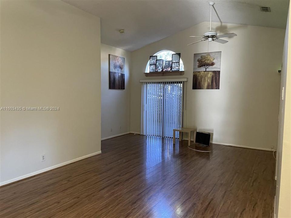 For Rent: $3,000 (3 beds, 2 baths, 1326 Square Feet)