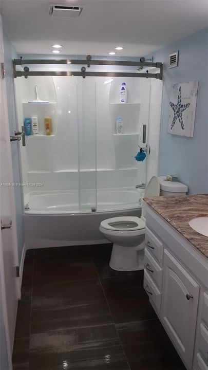 For Sale: $192,500 (1 beds, 1 baths, 801 Square Feet)