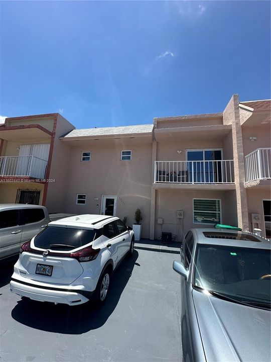 Active With Contract: $429,900 (2 beds, 1 baths, 1140 Square Feet)