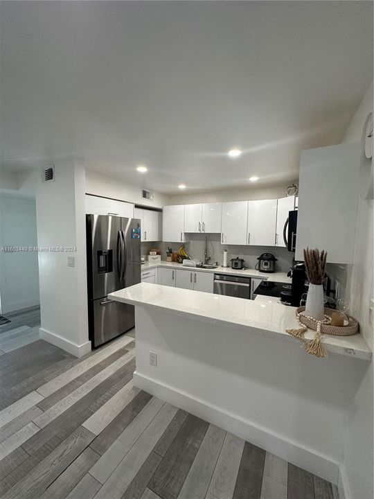Active With Contract: $429,900 (2 beds, 1 baths, 1140 Square Feet)