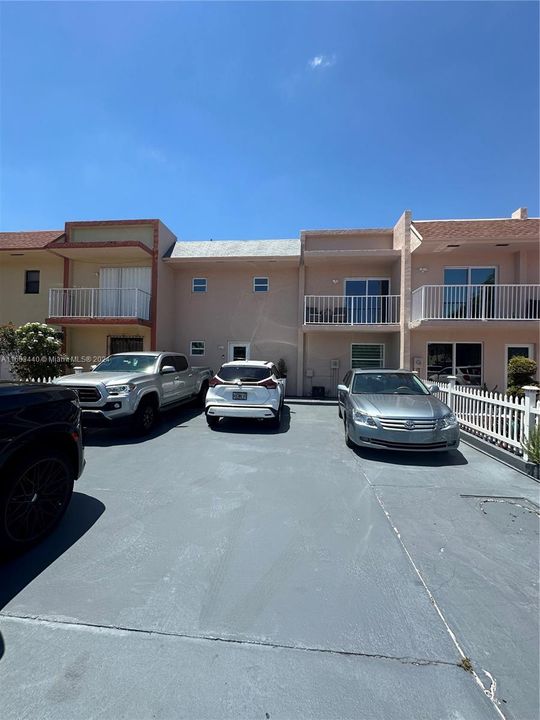 Recently Sold: $429,900 (2 beds, 1 baths, 1140 Square Feet)