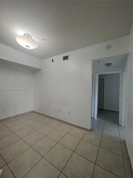 For Sale: $367,000 (2 beds, 2 baths, 910 Square Feet)