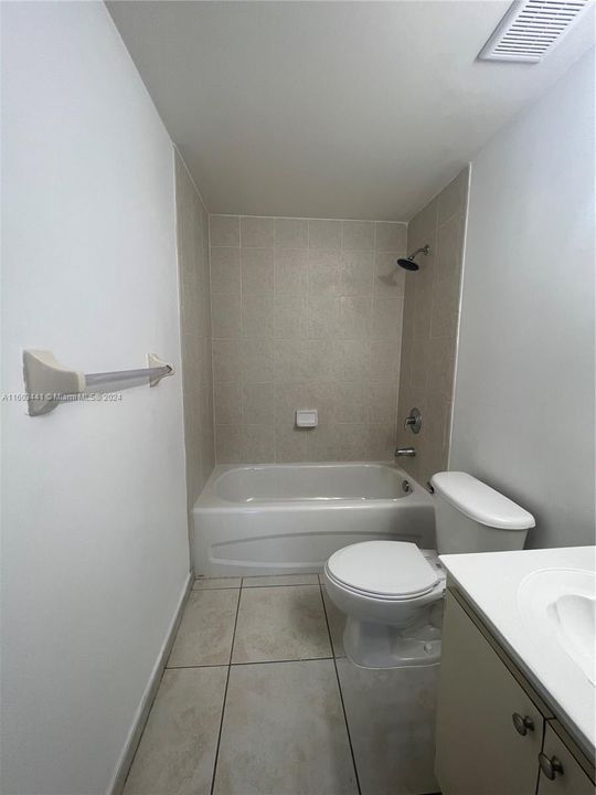 For Sale: $367,000 (2 beds, 2 baths, 910 Square Feet)