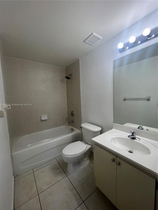 For Sale: $367,000 (2 beds, 2 baths, 910 Square Feet)