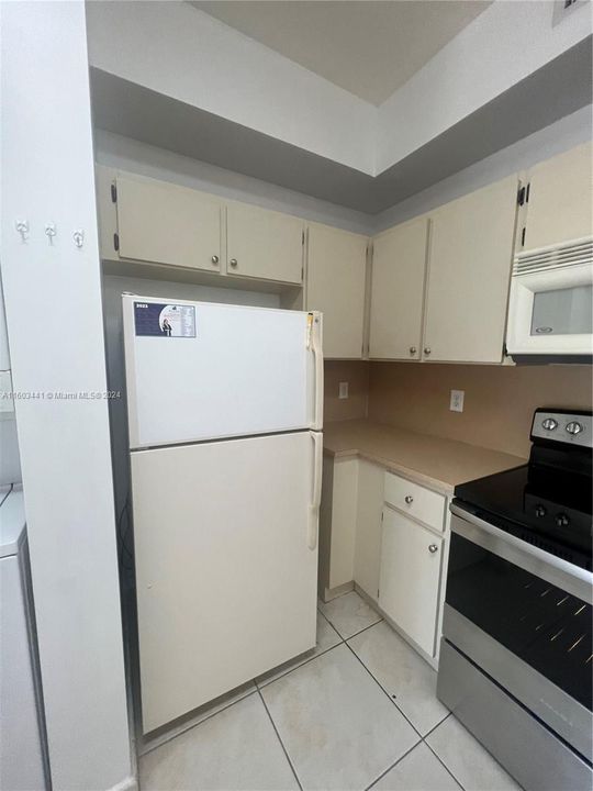 For Sale: $367,000 (2 beds, 2 baths, 910 Square Feet)