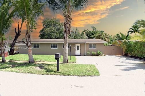 For Sale: $499,000 (4 beds, 2 baths, 1620 Square Feet)