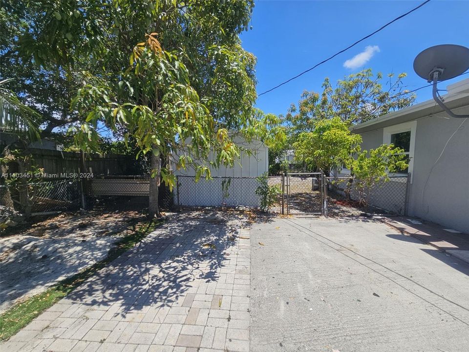 For Sale: $439,000 (3 beds, 2 baths, 1412 Square Feet)