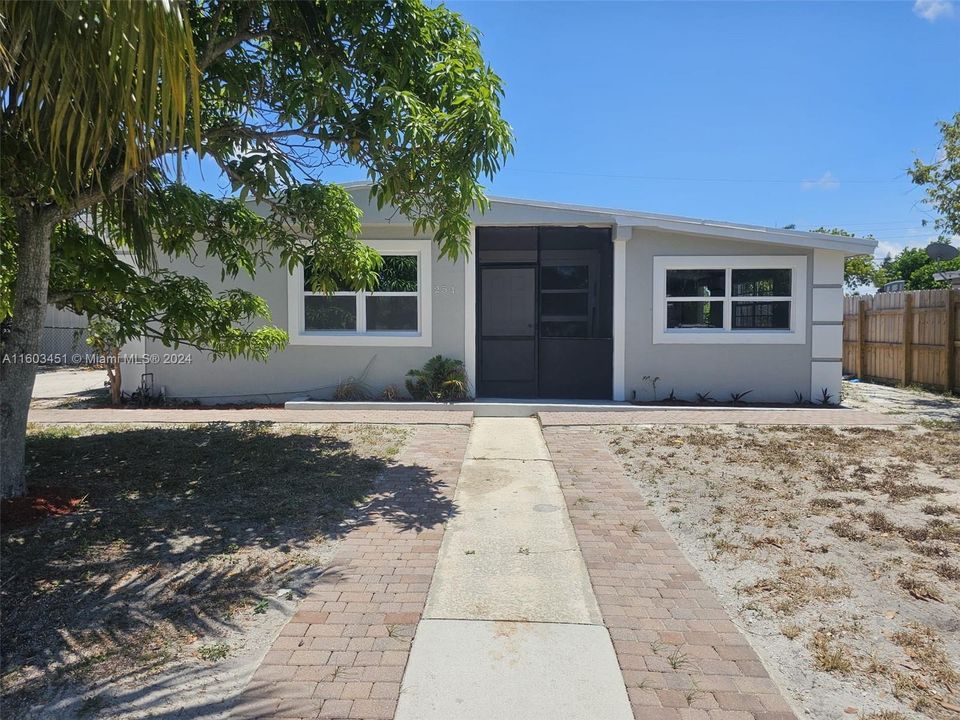 Active With Contract: $439,000 (3 beds, 2 baths, 1412 Square Feet)