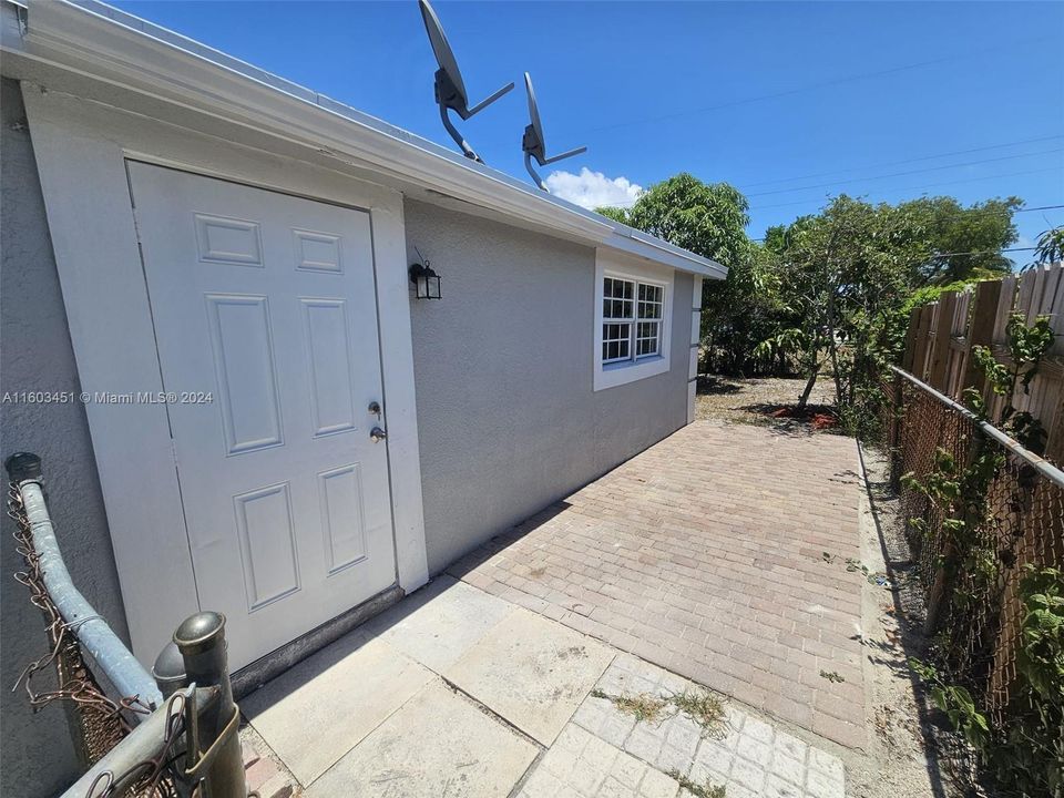 For Sale: $439,000 (3 beds, 2 baths, 1412 Square Feet)
