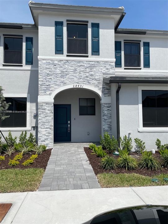 Active With Contract: $2,650 (3 beds, 2 baths, 1489 Square Feet)