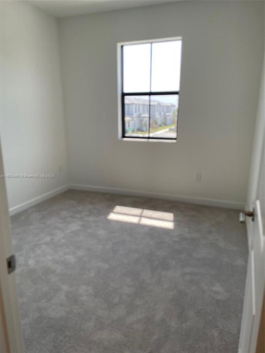 Active With Contract: $2,650 (3 beds, 2 baths, 1489 Square Feet)