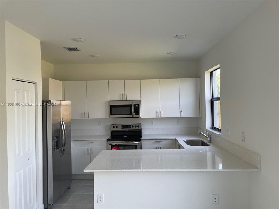 Active With Contract: $2,650 (3 beds, 2 baths, 1489 Square Feet)