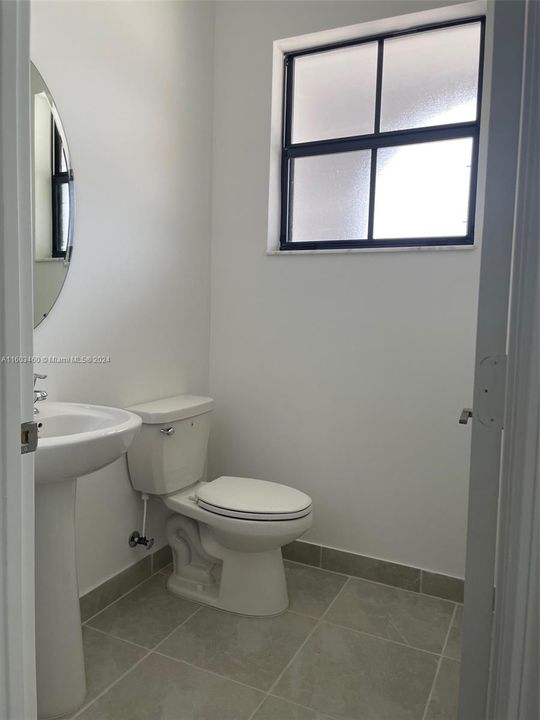Active With Contract: $2,650 (3 beds, 2 baths, 1489 Square Feet)