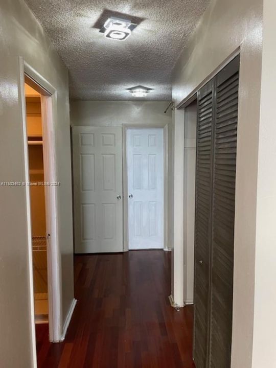 For Rent: $1,900 (1 beds, 1 baths, 873 Square Feet)