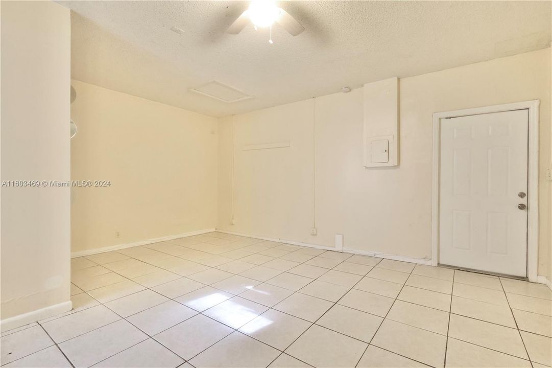 Recently Rented: $1,300 (0 beds, 1 baths, 0 Square Feet)