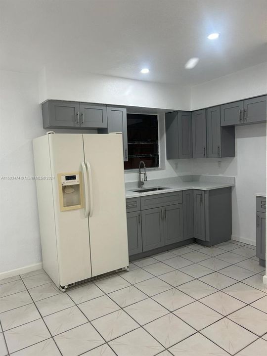 For Rent: $1,750 (1 beds, 1 baths, 610 Square Feet)