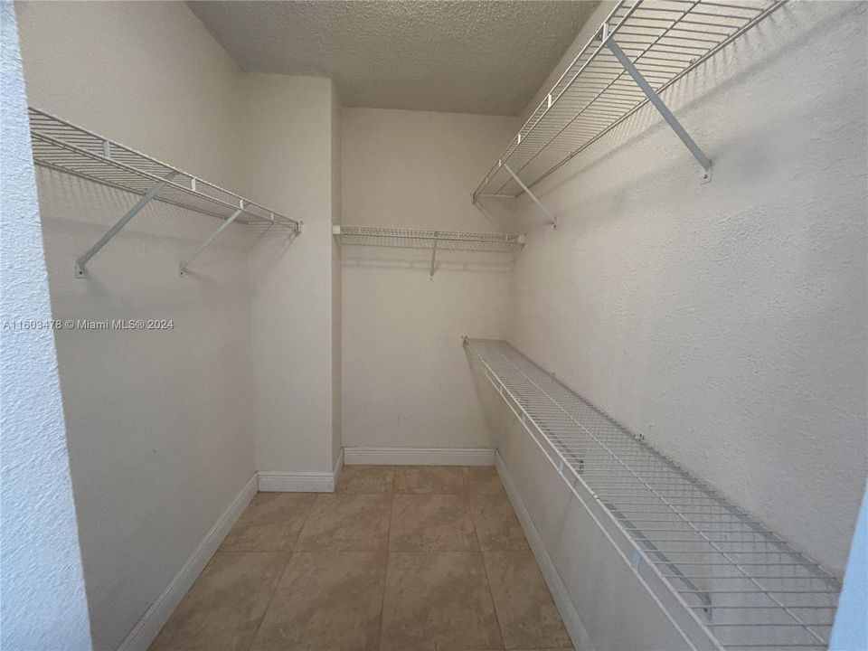 For Sale: $399,000 (1 beds, 1 baths, 745 Square Feet)