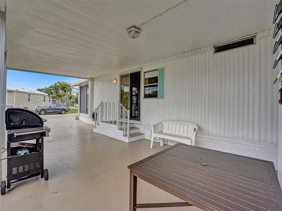 Active With Contract: $189,900 (2 beds, 2 baths, 1142 Square Feet)