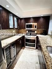 For Sale: $325,000 (1 beds, 1 baths, 593 Square Feet)