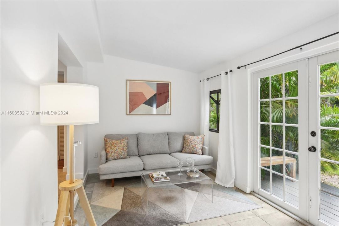 Active With Contract: $4,000 (3 beds, 2 baths, 1452 Square Feet)