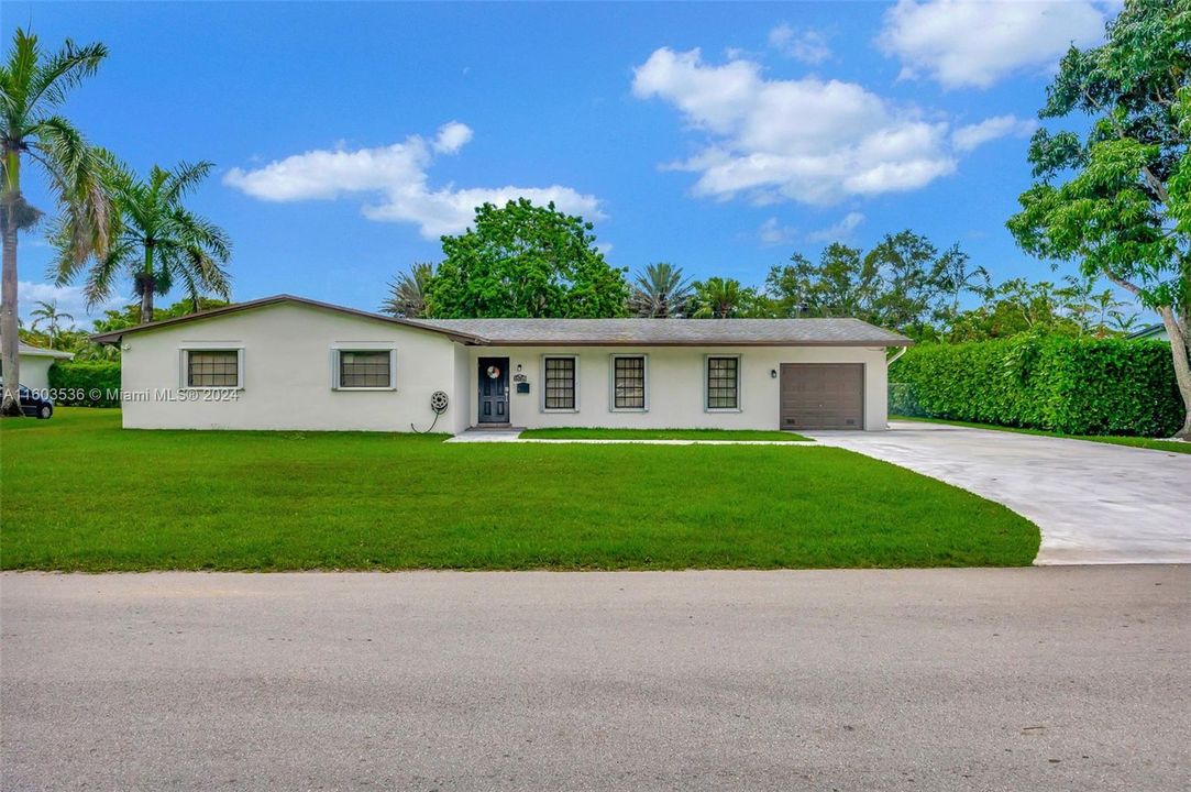 For Sale: $1,100,000 (4 beds, 2 baths, 1850 Square Feet)