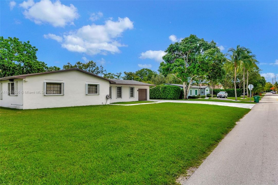 For Sale: $1,100,000 (4 beds, 2 baths, 1850 Square Feet)