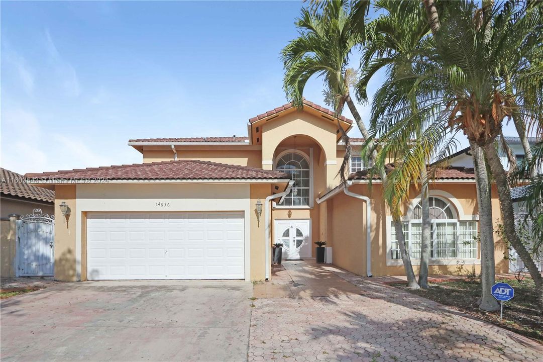 For Sale: $799,900 (5 beds, 3 baths, 3000 Square Feet)