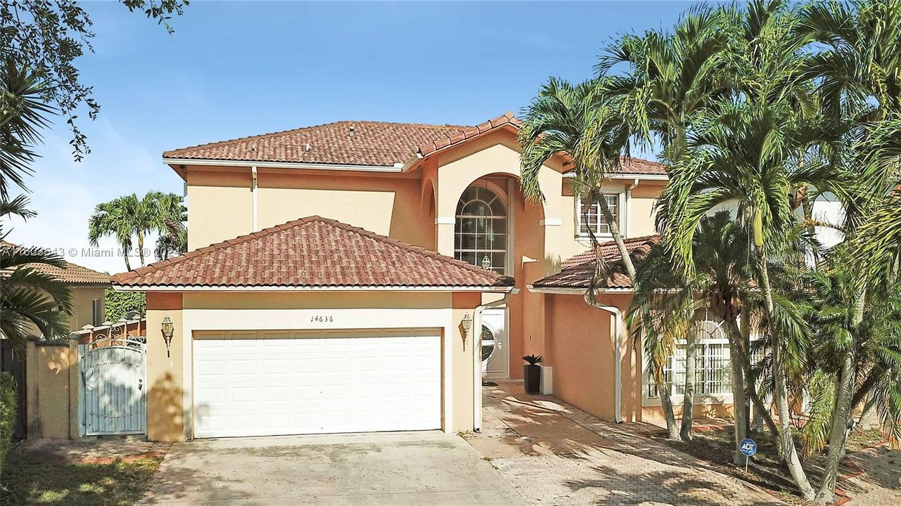 For Sale: $799,900 (5 beds, 3 baths, 3000 Square Feet)