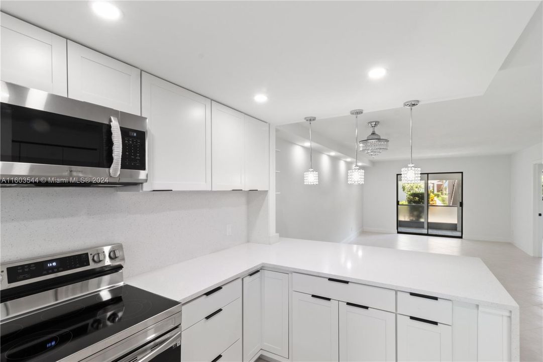 For Sale: $239,900 (2 beds, 2 baths, 920 Square Feet)