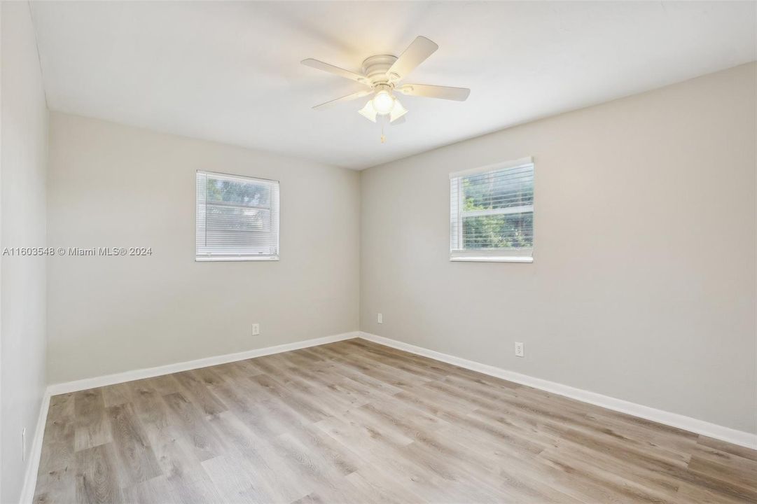 For Sale: $425,000 (2 beds, 1 baths, 1169 Square Feet)