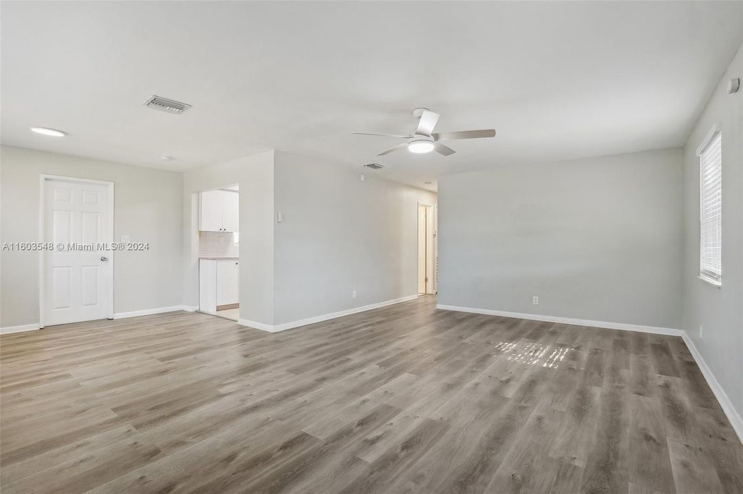 For Sale: $425,000 (2 beds, 1 baths, 1169 Square Feet)