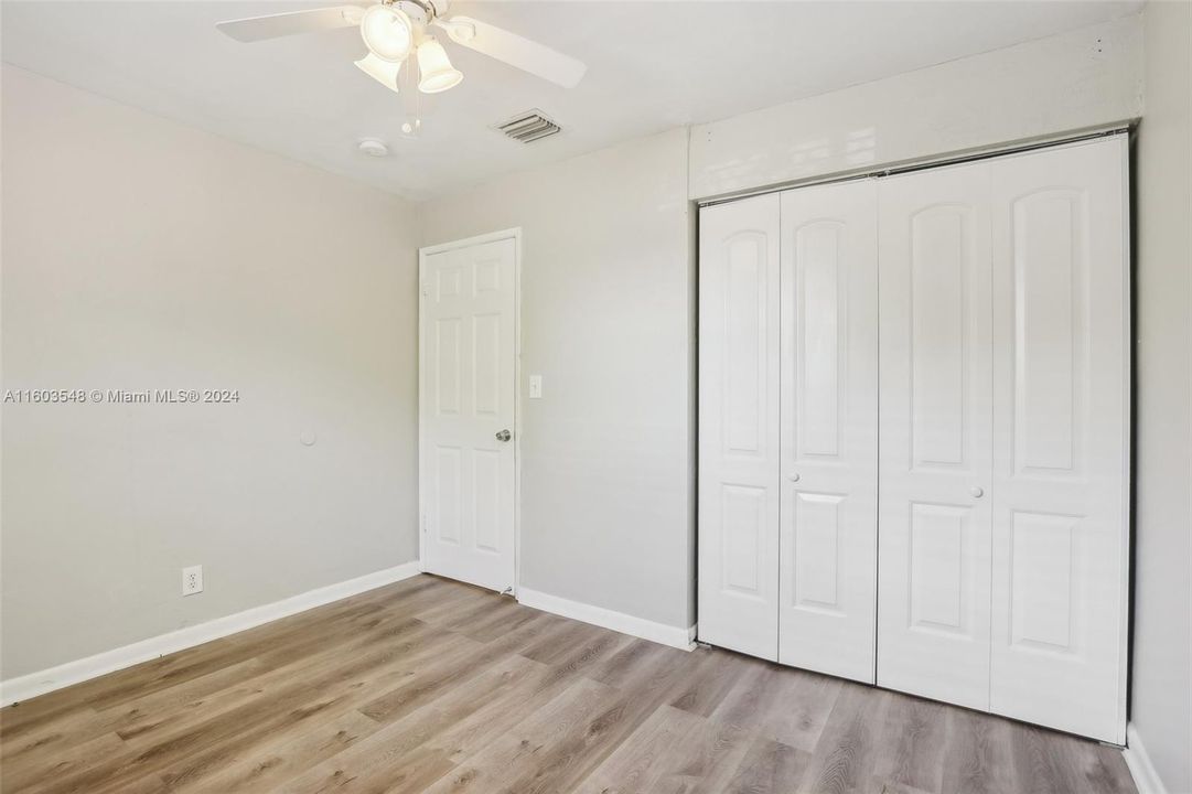 For Sale: $425,000 (2 beds, 1 baths, 1169 Square Feet)