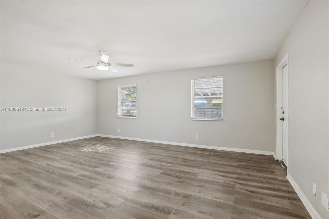 For Sale: $425,000 (2 beds, 1 baths, 1169 Square Feet)
