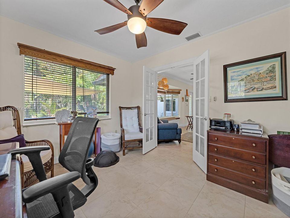 For Sale: $1,100,000 (5 beds, 2 baths, 1829 Square Feet)