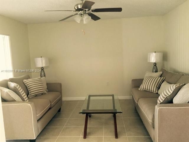 Active With Contract: $1,650 (1 beds, 1 baths, 850 Square Feet)