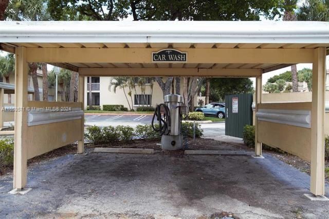 Active With Contract: $1,650 (1 beds, 1 baths, 850 Square Feet)