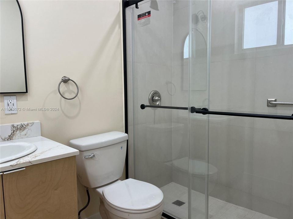 Active With Contract: $2,100 (1 beds, 1 baths, 668 Square Feet)