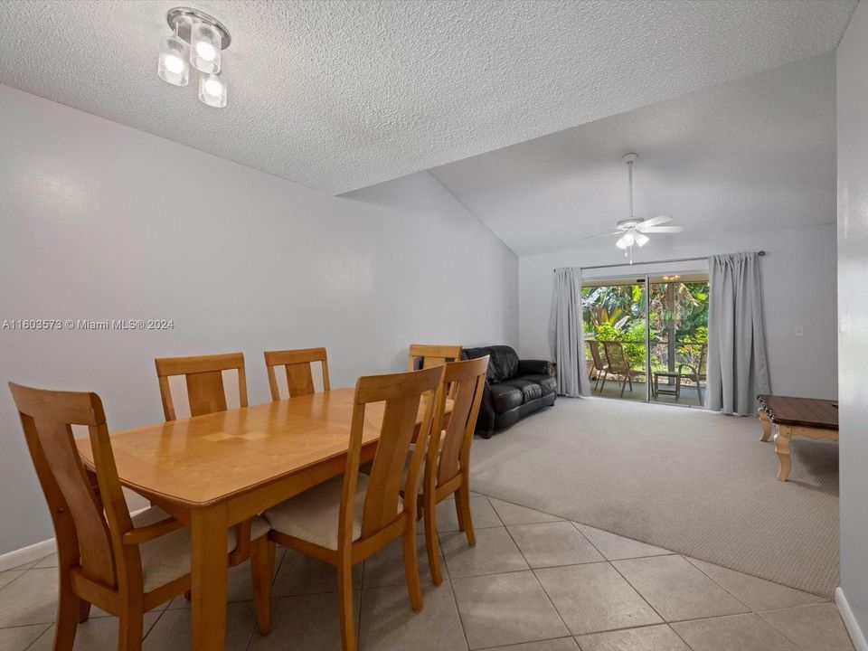 For Sale: $345,000 (2 beds, 1 baths, 994 Square Feet)