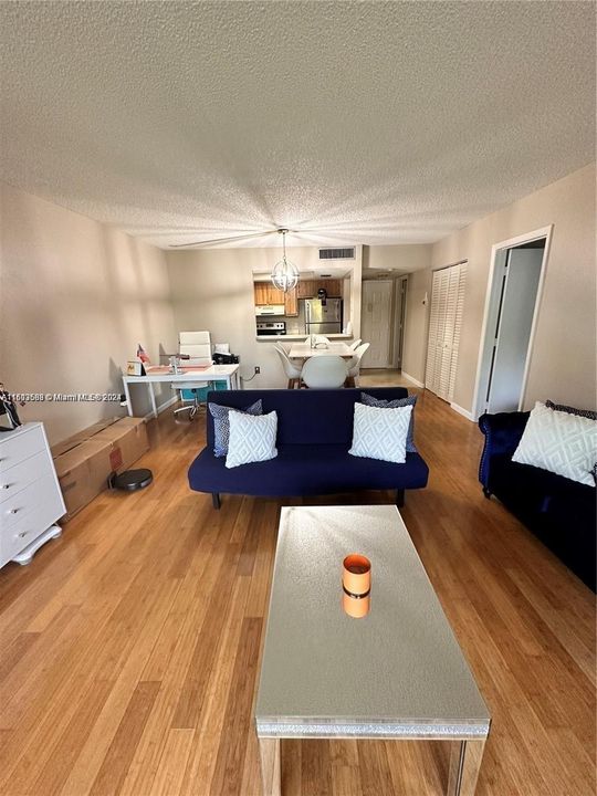 For Sale: $110,000 (1 beds, 1 baths, 833 Square Feet)