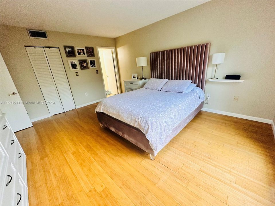 For Sale: $110,000 (1 beds, 1 baths, 833 Square Feet)