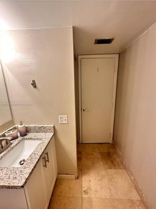 For Sale: $110,000 (1 beds, 1 baths, 833 Square Feet)